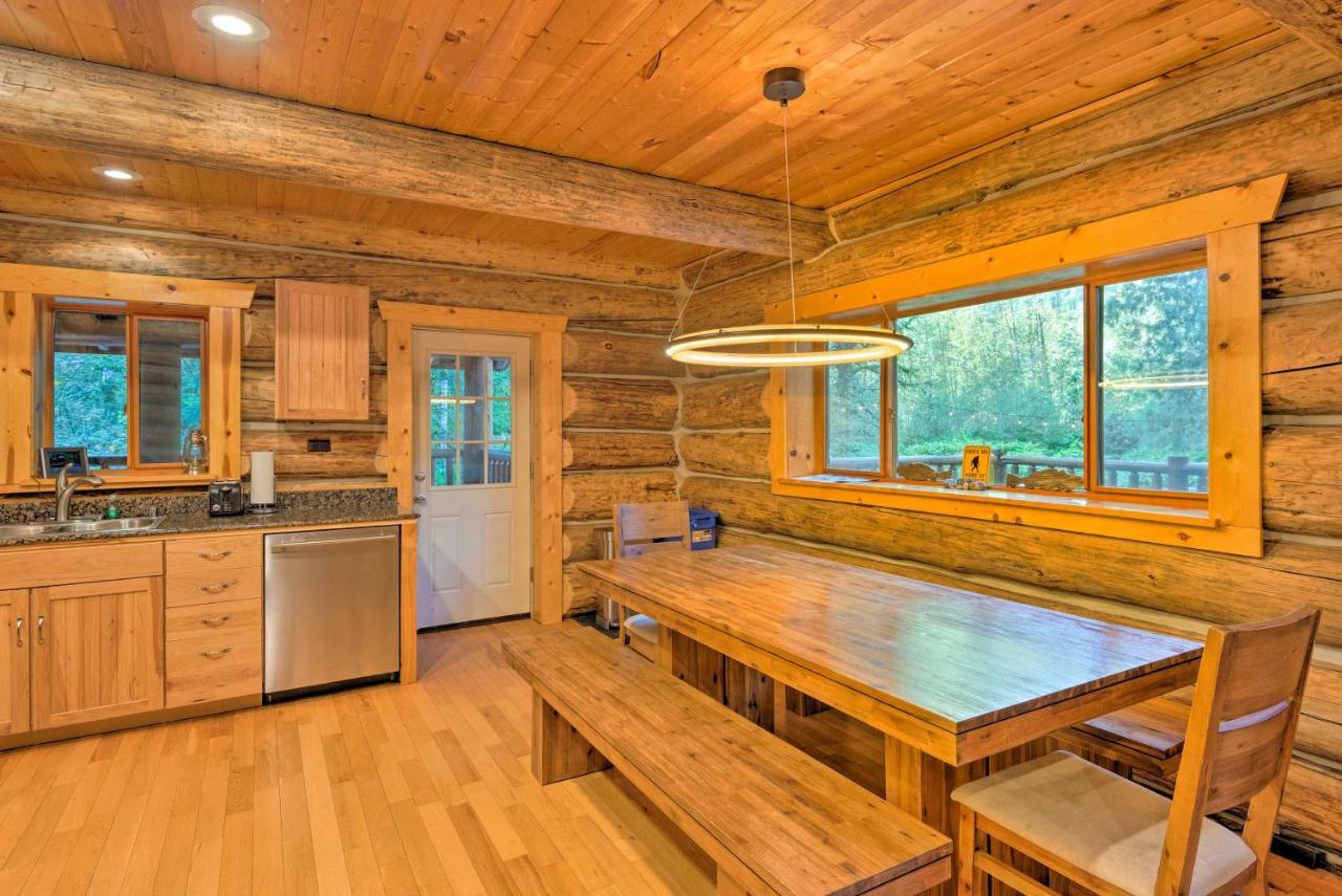 Riverfront Gold Bar Log Cabin Near Stevens Pass! Luaran gambar